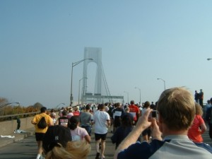 Seit 1970 findet der New York Marathon statt. Jährlich zieht es zigtausend Läufer zu dem Spektakel.
