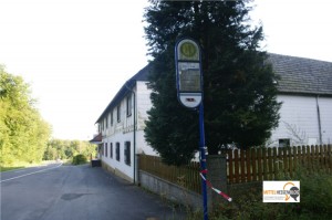 Vorausgesetzt, der Kauf der Eisernen Hand funktioniert, könnte auch die Haltestelle vor dem Gasthaus wieder erwachen. Foto: v. Gallera