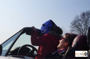 Praktische Mittelhessen: Sophie beobachtet mit Mutter die „Sofi“ durch die Schweißermaske