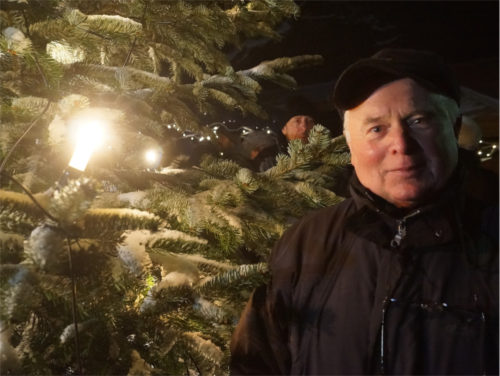 Für Hartmut Geller war es eine "Herzensangelegenheit", die Burg und die Weihnachtsmarktidee zusammenzubringen. Bild: v. Gallera